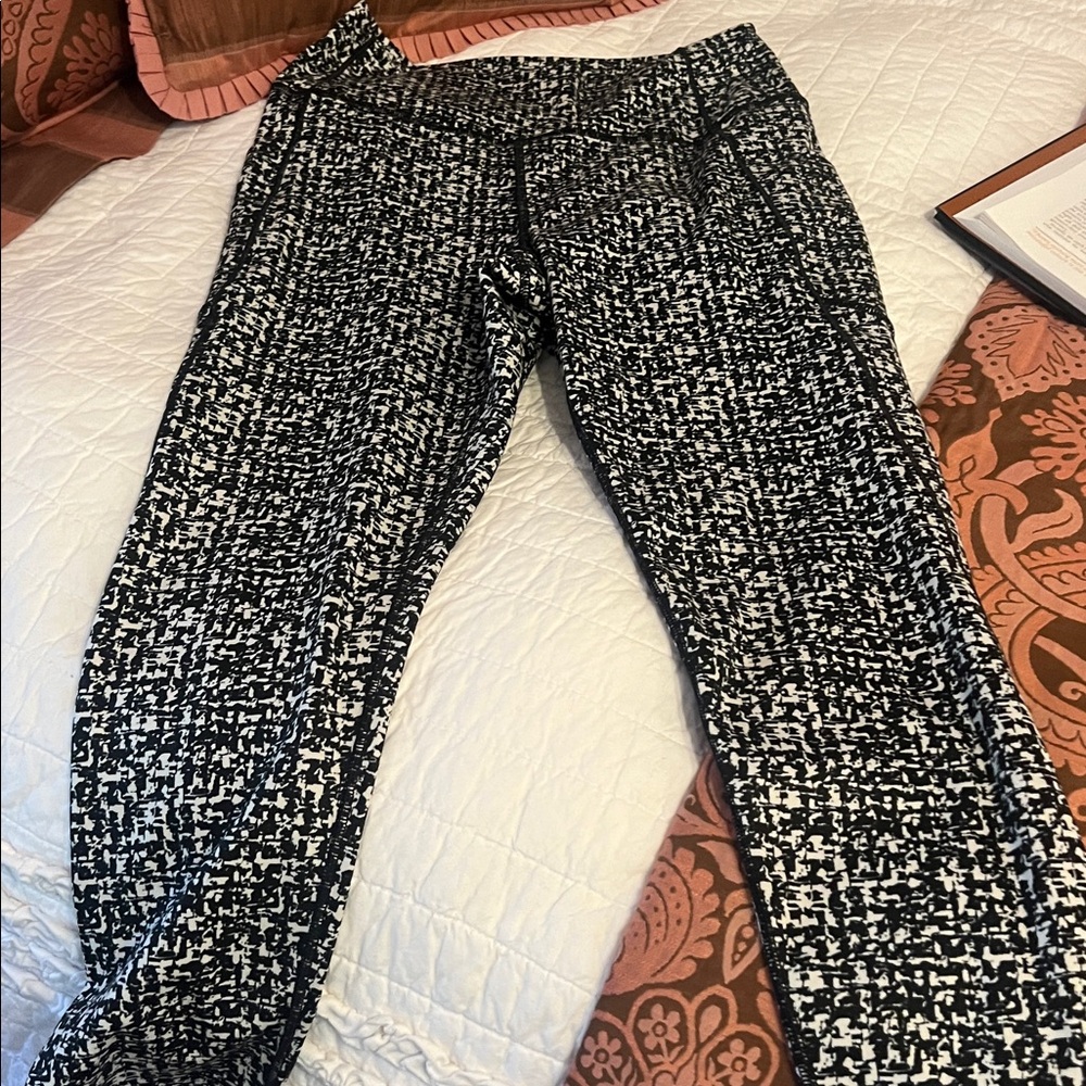 GAP Black and White High Rise Leggings